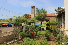 Studio Cres 7984a